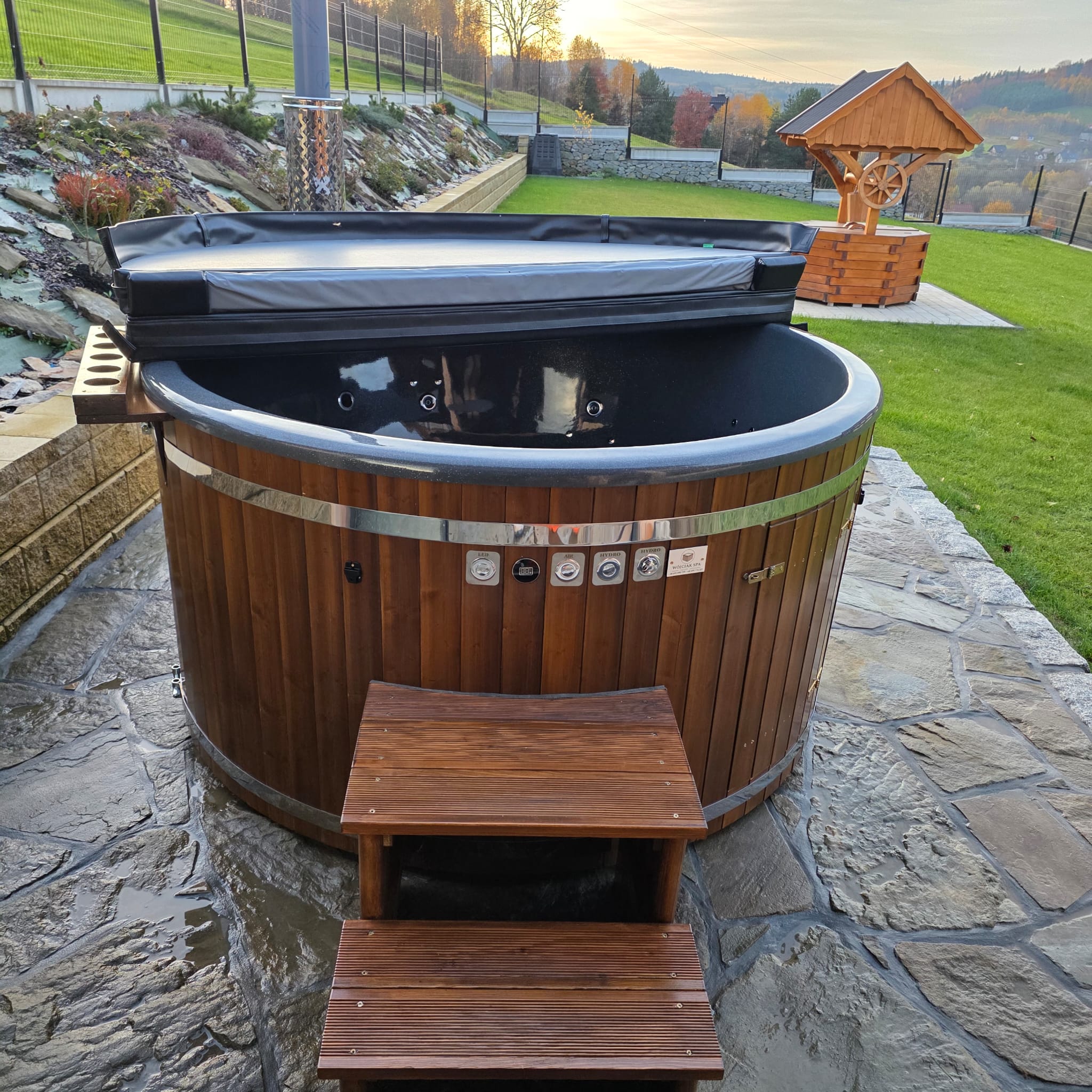 Okrągła pokrywa termiczna 2 m do balii i jacuzzi.